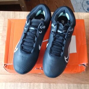 Nike women's softball cleats-LIKE NEW